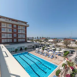 4* Hotel Grand & Riviera